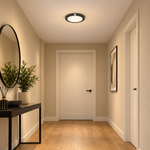 Schwarze LED Sensor-Deckenleuchte mit 22 cm Durchmesser im modernen Flur ohne Personen