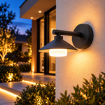 LED Wandleuchte Aris 18W Anthrazit – warmweiße Beleuchtung am Hauseingang bei Abenddämmerung