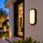 Ovale schwarze LED Außenwandleuchte 18W am Hauseingang mit warmweiß leuchtender Front